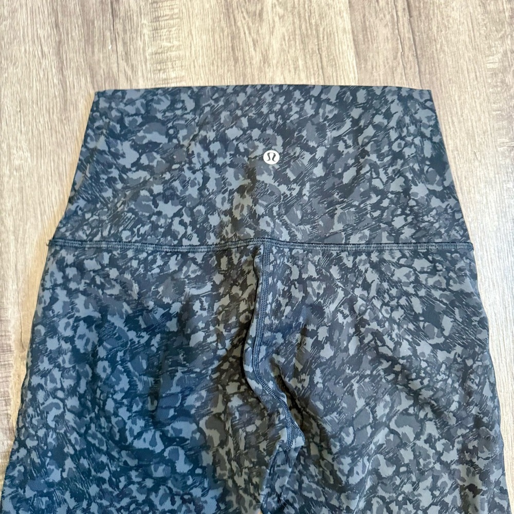 Lululemon Wunder Under Crop High-Rise size 6 - Picture 4 of 9